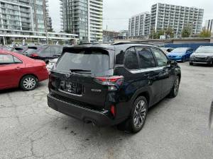 2025 Subaru Forester - Image 8